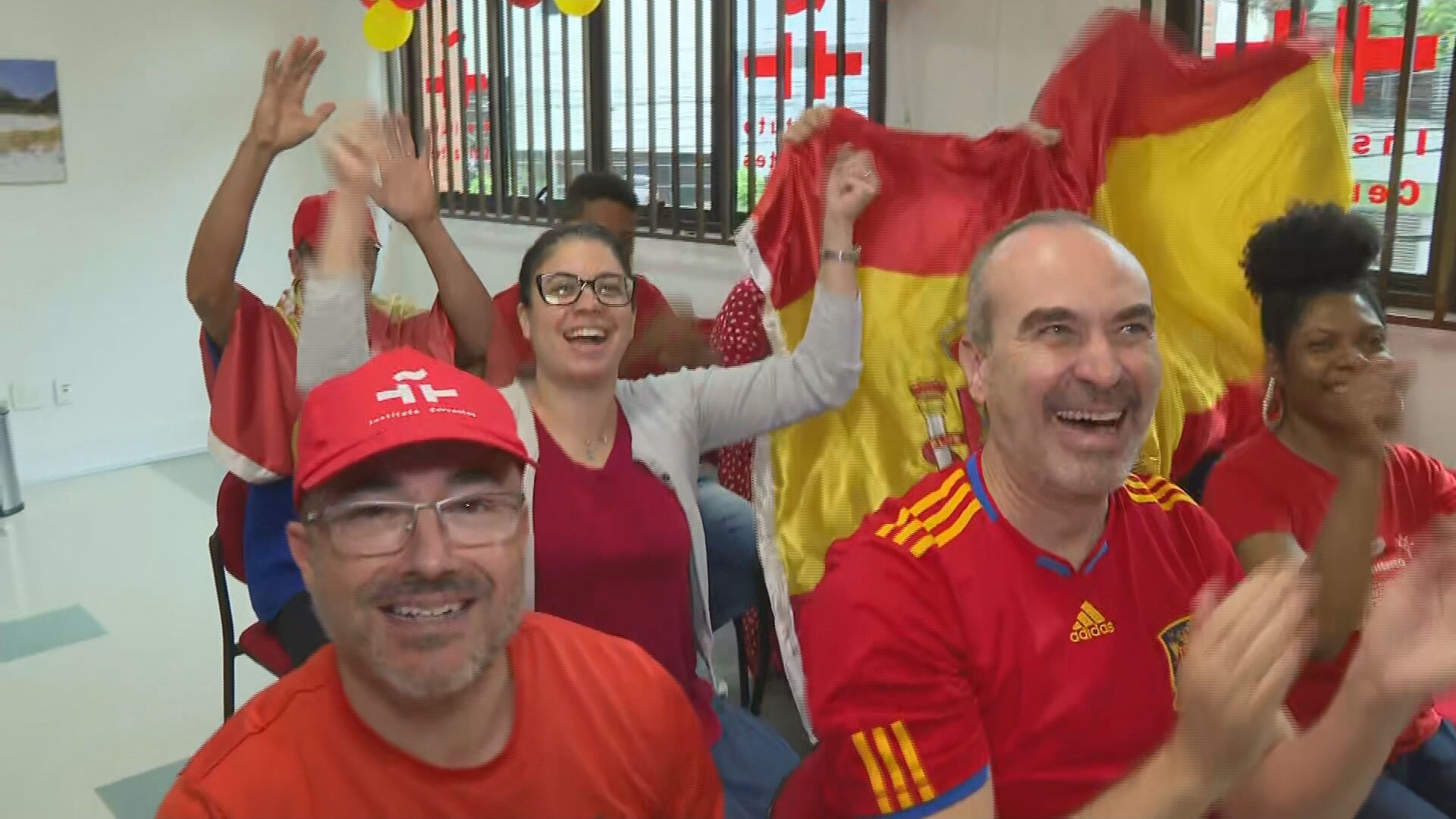 Copa do Mundo: torcedores da Espanha se reúnem em BH e acompanham jogo contra Marrocos 