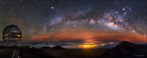 Outro fotógrafo chinês Alvin Wu, levou o prêmio na categoria Luz . O arco ascendente da Via Láctea foi observado em Mauna Kea, no Havaí (Foto:  Alvin Wu)
