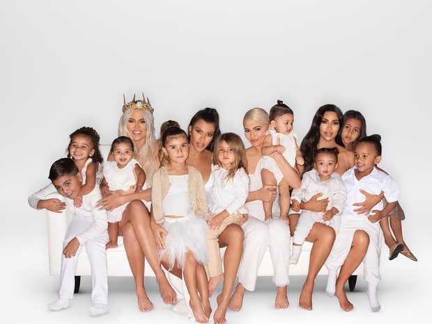 Irmãs Kardashian e Jenner posam com os filhos (Foto: Reprodução/Instagram)