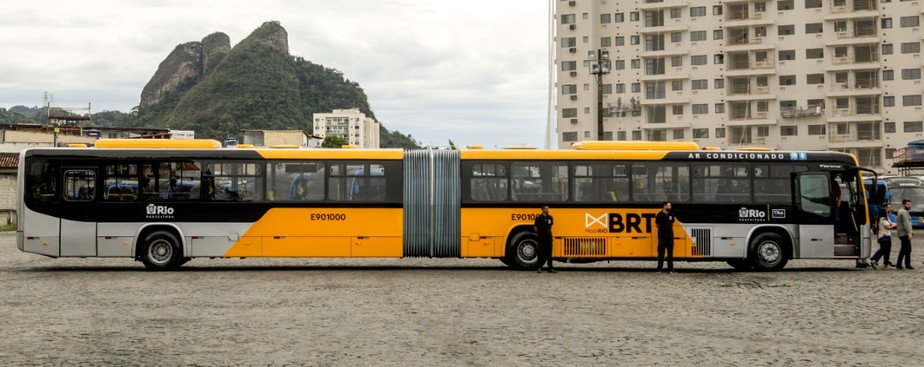 O primeiro ônibus encomendado pela prefeitura para o BRT: veículo nserá usado para treinar motoristas