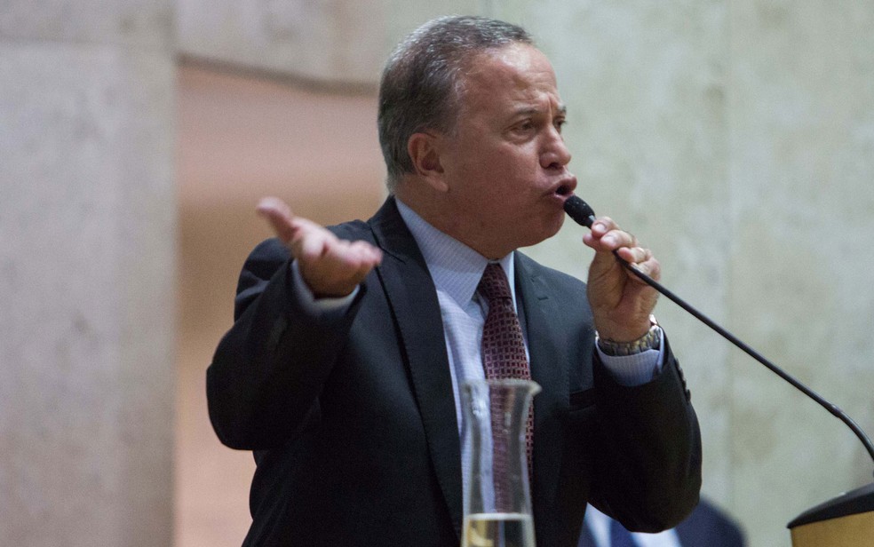 Vereador Camilo Crist&oacute;faro (PSB) durante sess&atilde;o na C&acirc;mara Municipal &mdash; Foto: J&uacute;lio Zerbatto/Futura Press/Estad&atilde;o Conte&uacute;do