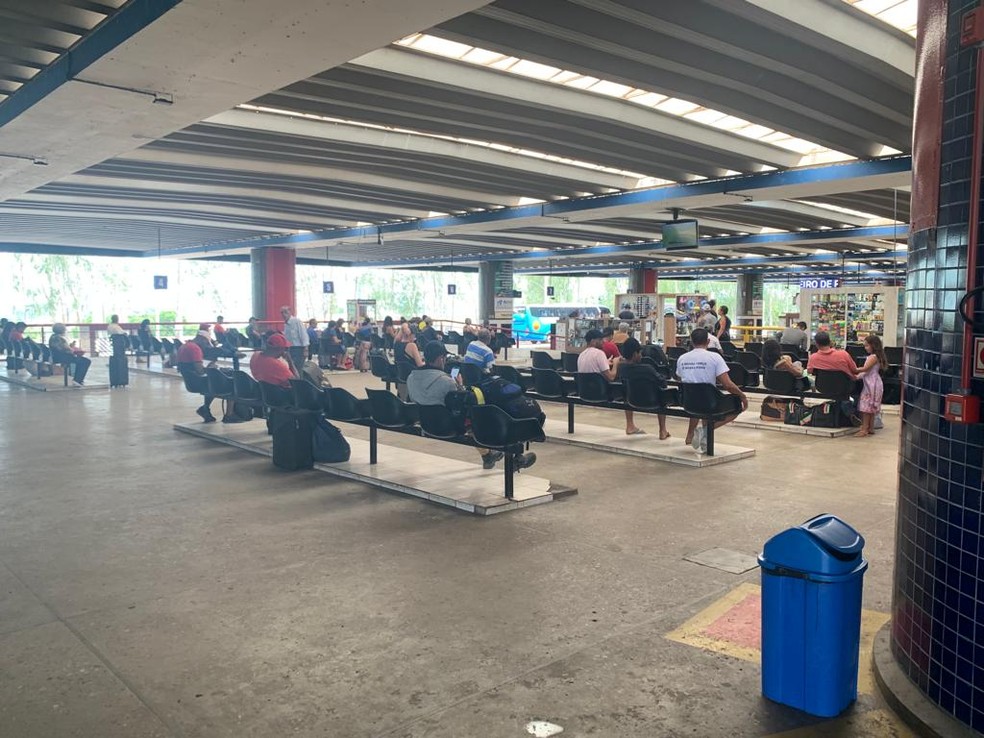 Bloqueios atrasam viagens de passageiros em rodoviária de Cuiabá — Foto: Davi Vittorazzi/ TV Centro América
