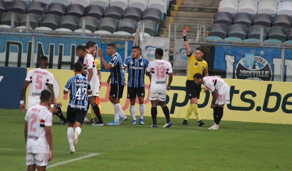 Alisson e Pinares levam cartões e desfalcam o Grêmio contra o Athletico-PR