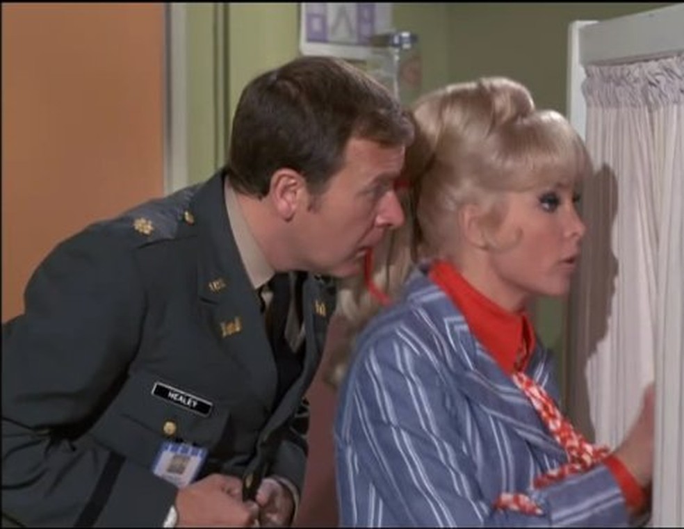 Bill Daily e Barbara Eden em 'Jeannie é um Gênio' (Foto: Divulgação)