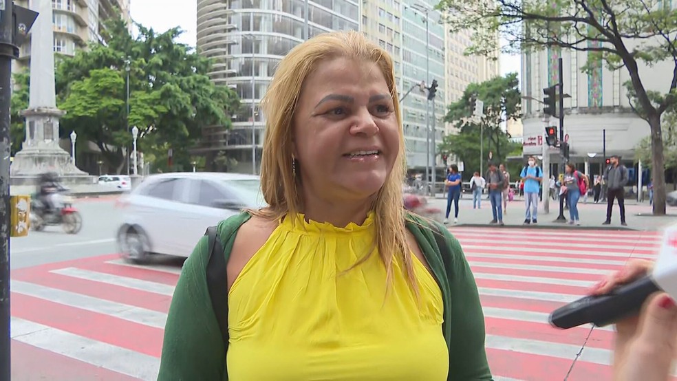 Roseli já está preparada para o jogo do Brasil — Foto: TV Globo / Reprodução