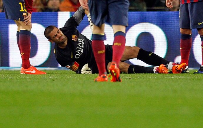 Victor Valdes barcelona lesão (Foto: Reuters)