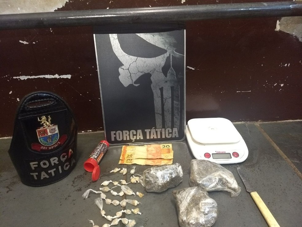 Polícia Militar apreendeu pedras de crack e porções de maconha em Tatuí (Foto: Divulgação/Polícia Militar)