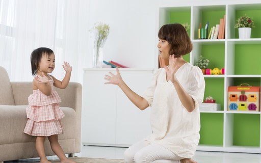 Como Escolher As Musicas Para O Bebe Dancar E Relaxar Revista Crescer Seu Bebe Nao Para Por Huggies