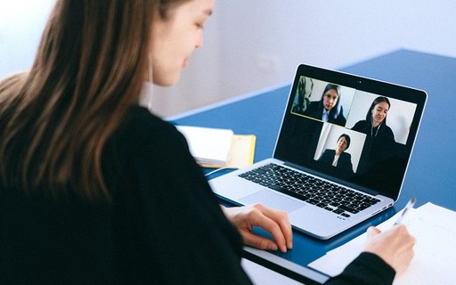 9 Frases Para Usar Em Videochamadas Que Farao As Pessoas Gostarem Ainda Mais De Voce Pequenas Empresas Grandes Negocios Gestao De Pessoas