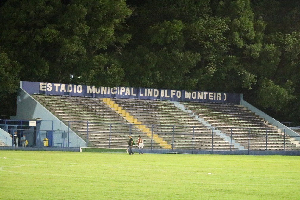 Estádio Lindolfo Monteiro — Foto: Julio Costa 