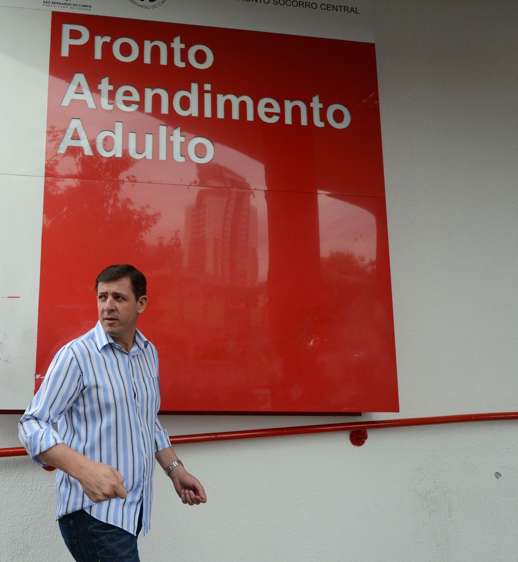 Prefeito Orlando Morando (dir.) em visita a hospital de São Bernardo do Campo — Foto: Gabriel Inamine/Prefeitura de São Bernardo do Campo