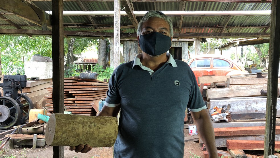 Matéria-prima para peças é retirada da própria floresta e não agride meio ambiente.  — Foto: Matheus Castro/G1