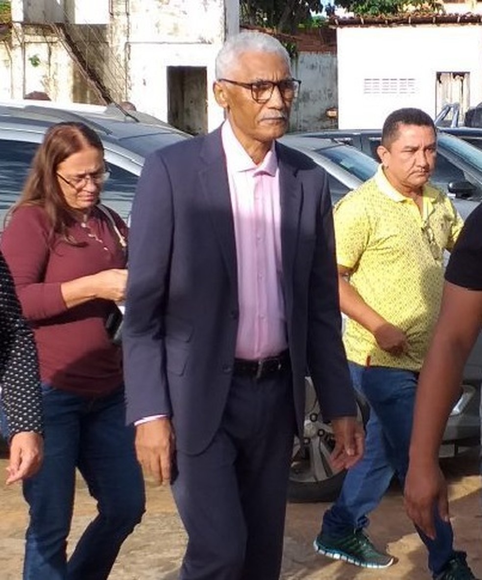 Domingos Dutra a caminho do centro administrativo de Paço do Lumiar, para 'reassumir' a prefeitura — Foto: Divulgação