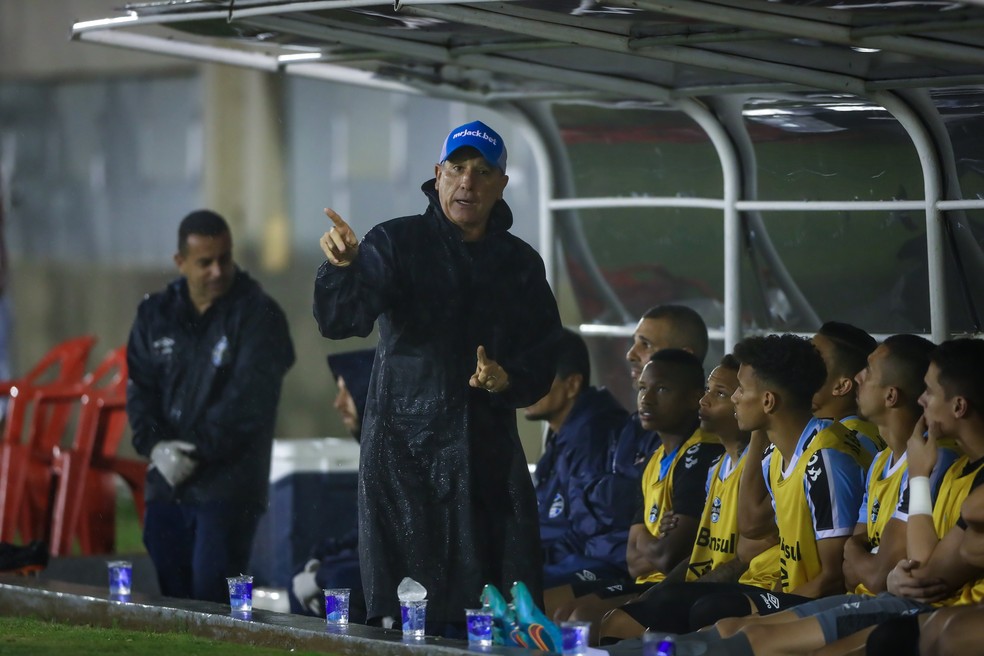 Grêmio entra na última semana da temporada com clima de fim de festa em meio a indefinições