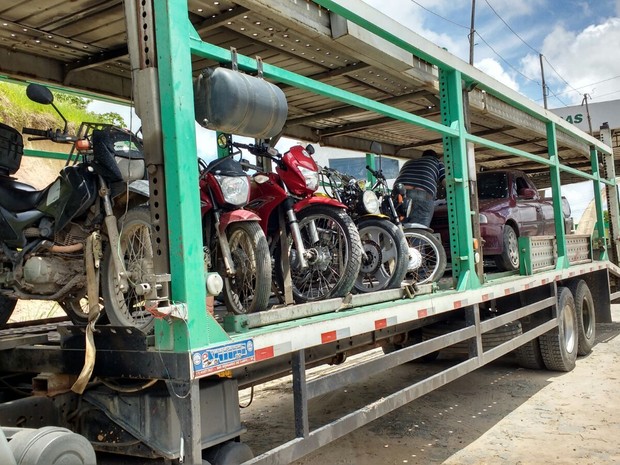 Motocicletas foram apreendidas durante operação (Foto: Divulgação/ BPTran)