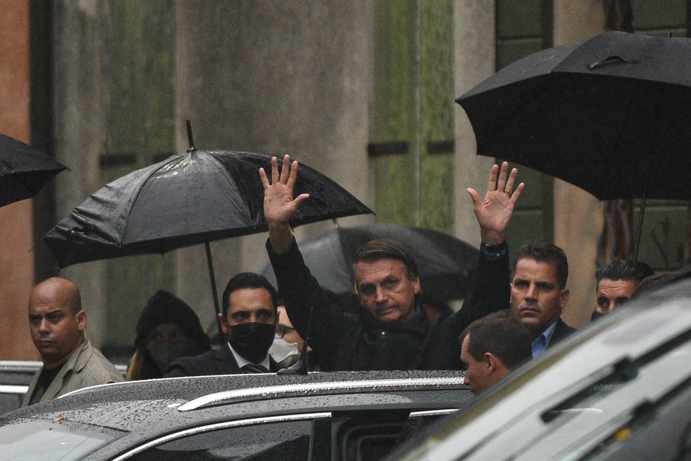 Jair Bolsonaro durante uma visita a Anguillara Veneta, no nordeste da Itália, onde foi premiado com a cidadania honorária  — Foto: PIERO CRUCIATTI / AFP