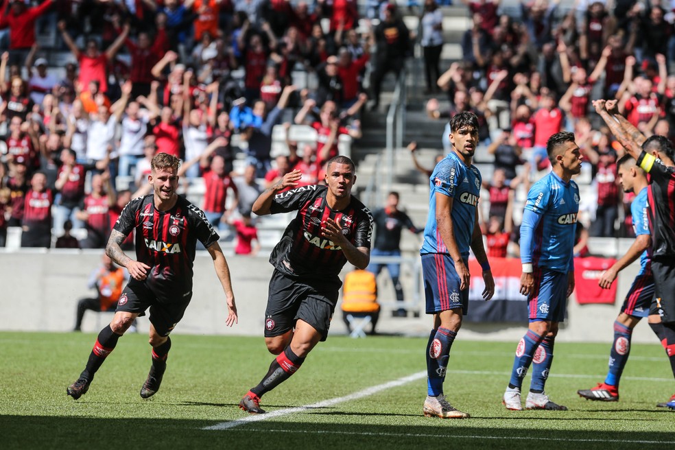 Flamengo foi atropelado no ano passado na Arena da Baixada. Furac�o construiu o placar de 3 a 0 em apenas 20 minutos de jogo � Foto: Geraldo Bubniak/AGB/Estad�o Conte�do