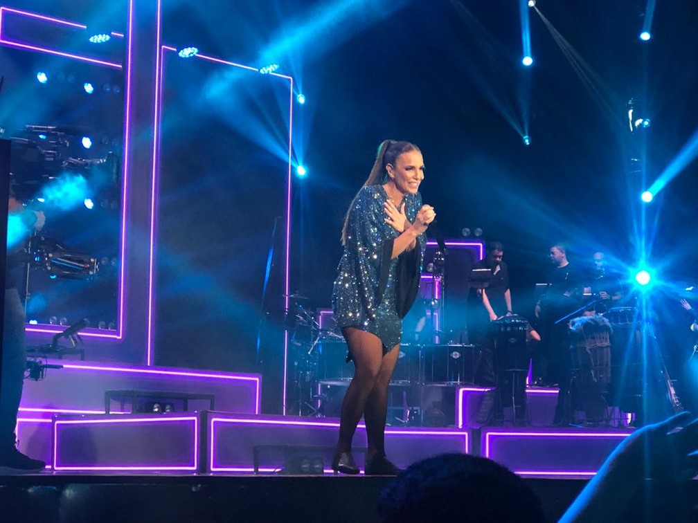 Ivete Sangalo durante show em Juazeiro, sua cidade natal — Foto: Valma Silva/g1