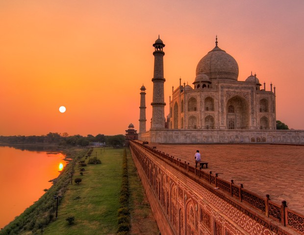 Taj Mahal and Yamuna river at sunrise, Agra, India. (Foto: Getty Images)