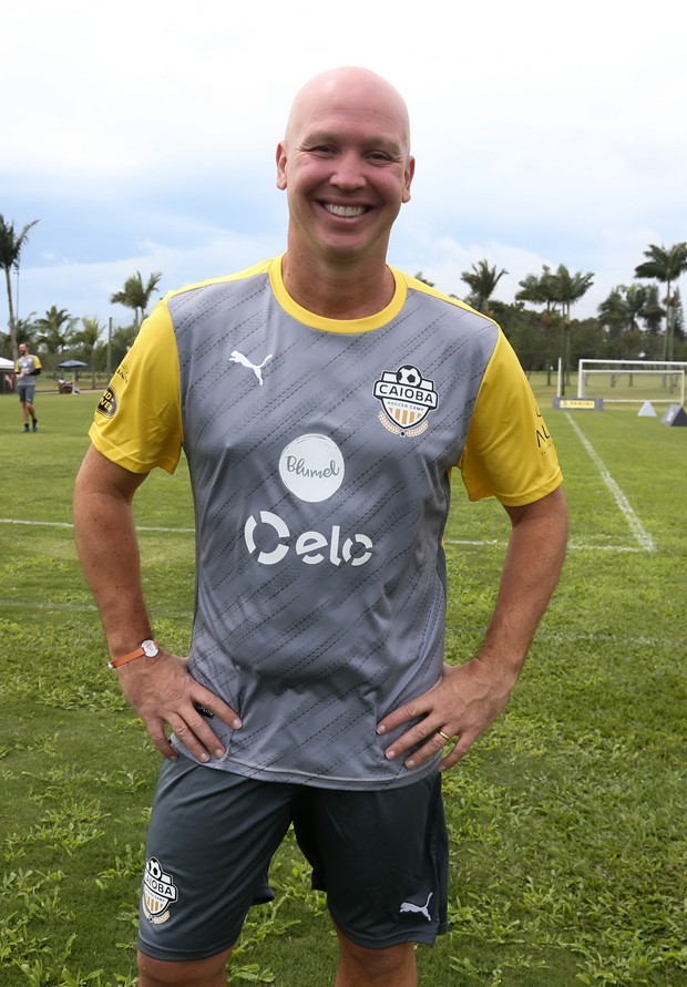 Caio Ribeiro jogou partida de futebol com os amigos em Mogi das Cruzes (Foto: Marcos Ribas/Brazil News)