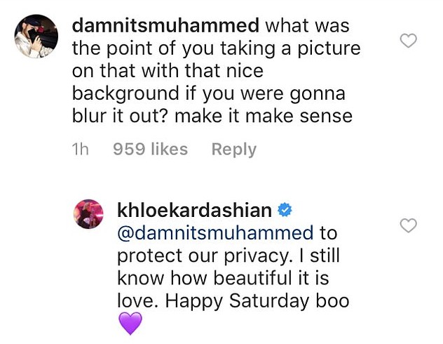 A resposta de Khloé Kardashian para um fã que a questionou sobre o uso de Photoshop em um foto dela com a filha (Foto: Instagram)