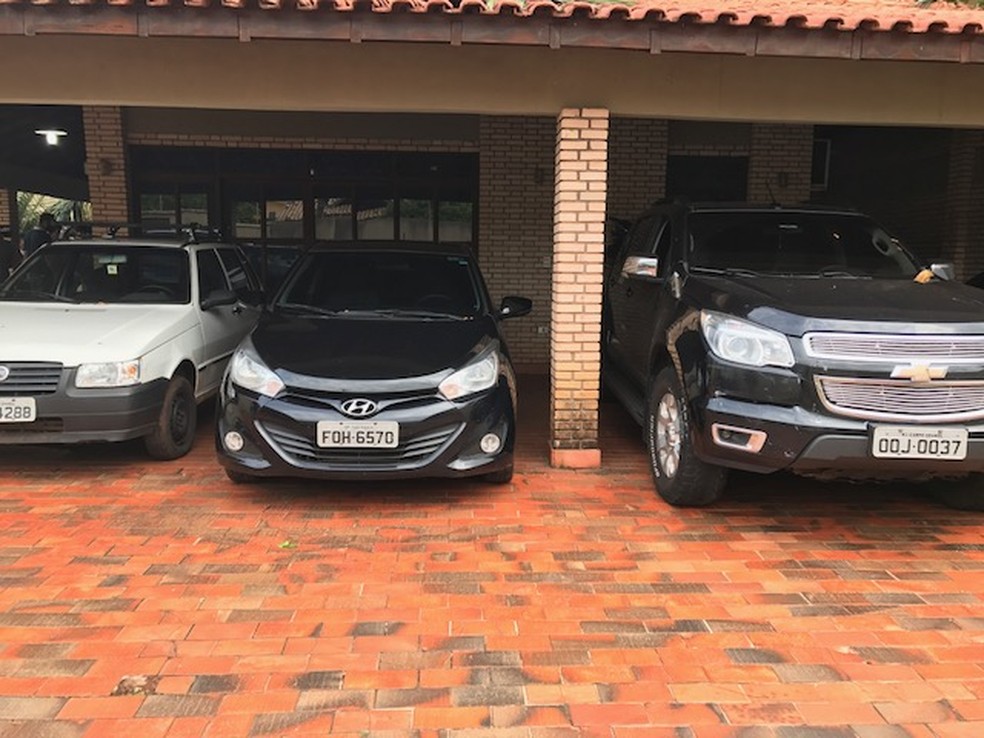 Ve&iacute;culos usados pelos integrantes da organiza&ccedil;&atilde;o criminosa (Foto: Juliene Katayama/G1 MS)