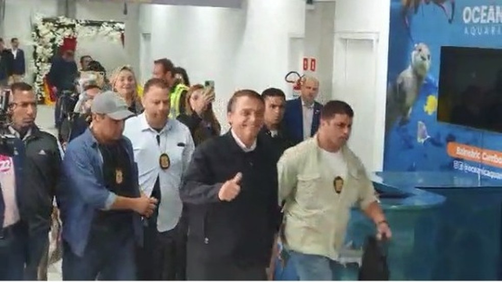 Bolsonaro desembarca em Navegantes (SC) para agenda em Santa Catarina — Foto: Raphael Moser