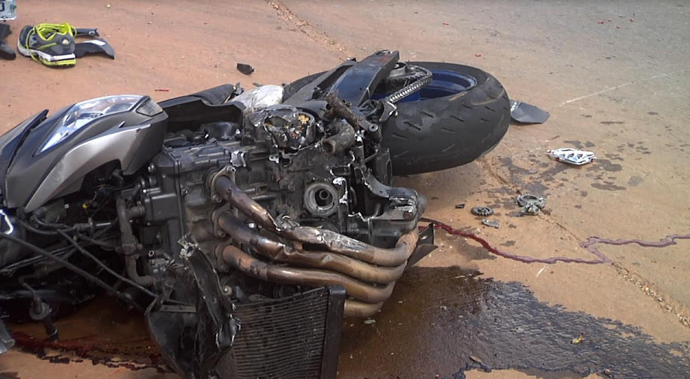 Motociclista não resistiu aos ferimentos em acidente na BR-020 no Ceará (Foto: Leandro Silva/TV Verdes Mares)