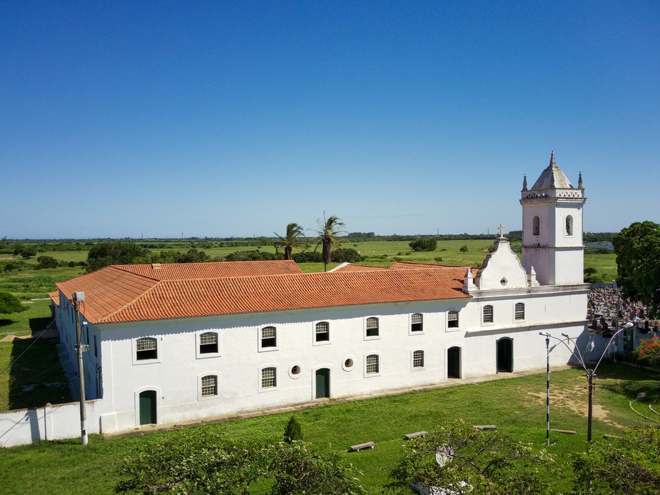 O Mosteiro de São Bento em Campos: ainda isolado da cidade, 375 após o início da construção