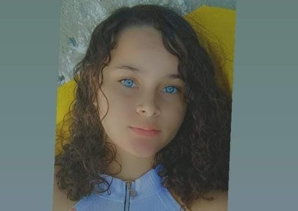 Alessandra Araújo foi morta a facadas depois de sair da escola em Junqueiro — Foto: Acervo Pessoal
