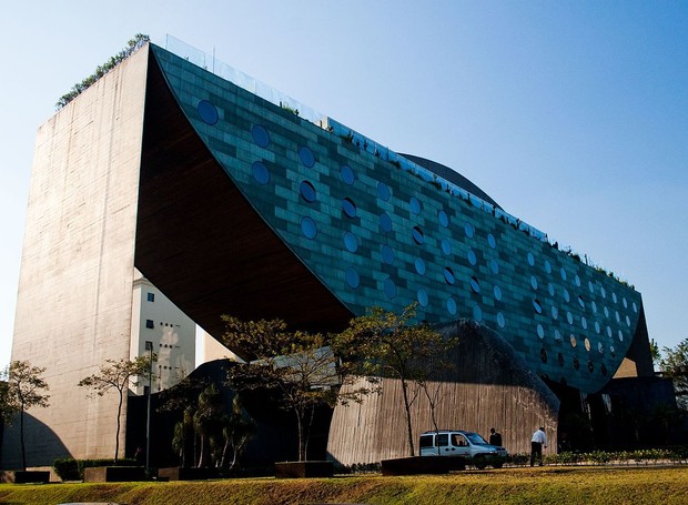 O Hotel Unique, em São Paulo, foi projetado pelo arquiteto Ruy Ohtake em 2002 (Foto: Arte Fora do Museu/Wikimmedia Commons)