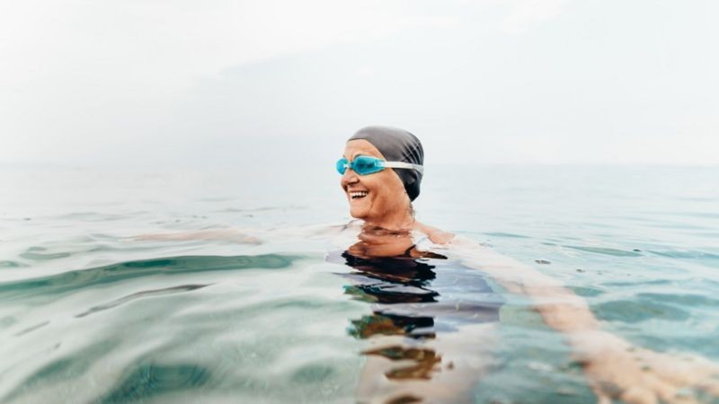 O estresse oxidativo é tão normal quanto ir à praia, mergulhar no mar e sair molhado da água (Foto: Getty Images via BBC News Brasil )