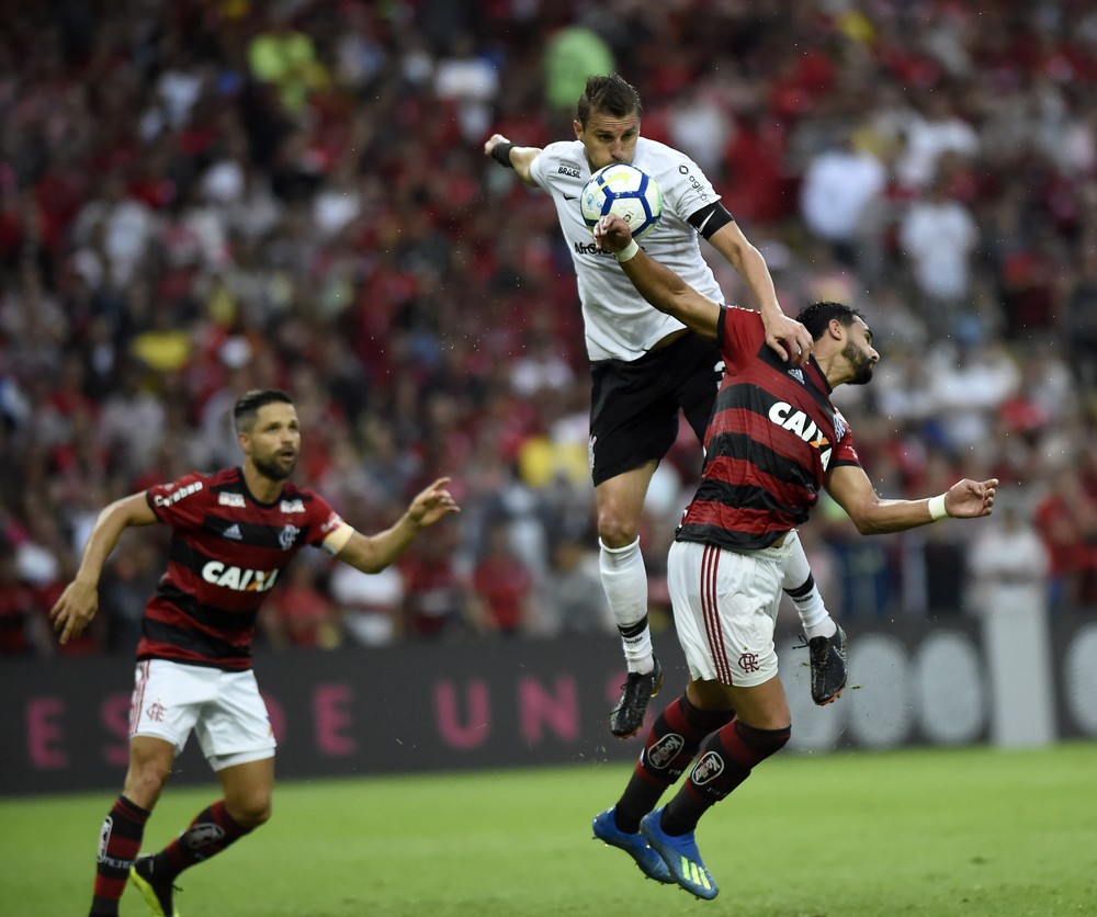 Atuações do Corinthians: zaga vai bem mas não segura pressão