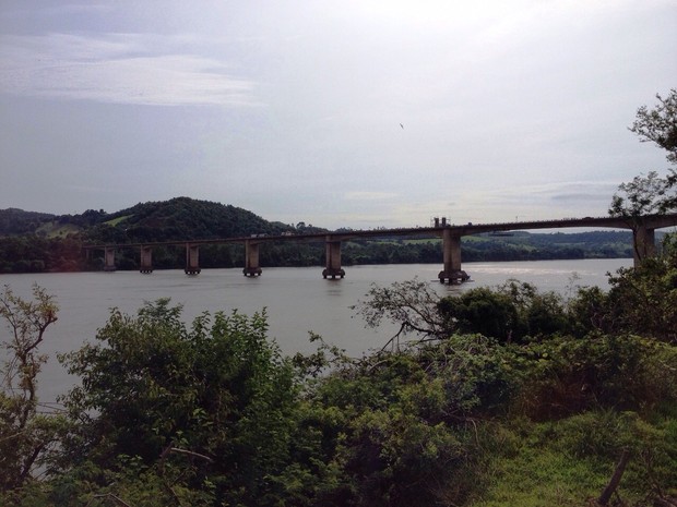 Tráfego sobre a ponte do Rio Uruguai foi liberada (Foto: Eduardo Cristófoli/RBS TV)