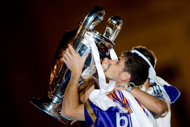 Iker Casillas beija sua maior conquista: La Décima (Foto: Getty Images)
