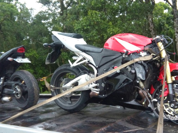 Três motocicletas colidiram e duas pessoas morreram  (Foto: Itu Guincho/Divulgação)