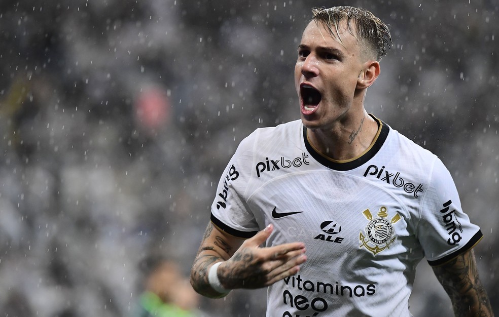 Róger Guedes volta a brilhar em Dérbi, amplia artilharia e traça novas metas no Corinthians