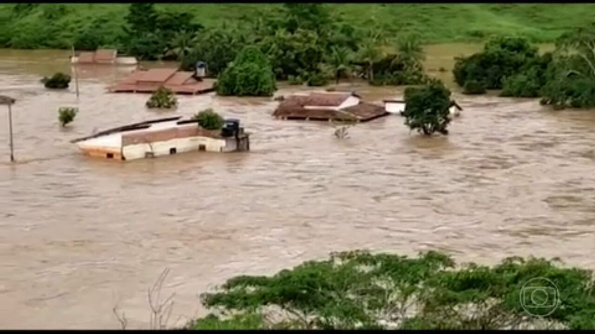 Chuva Deixa Famílias Desabrigadas Pessoas Desaparecidas E Ruas Alagadas Em Várias Regiões Da 