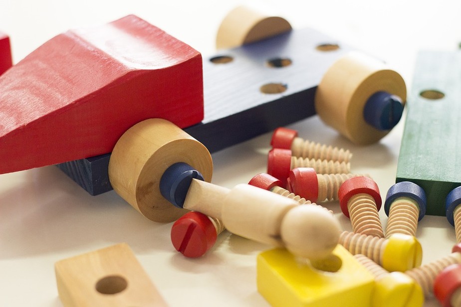 Aprenda a organizar os brinquedos de maneira fácil e prática