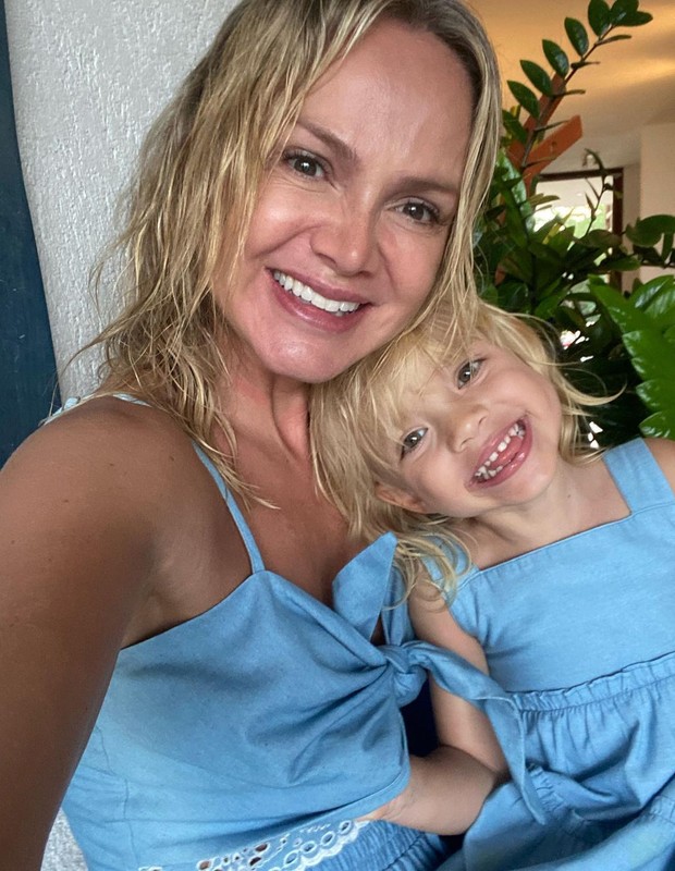 Eliana posa com a filha, Manuela (Foto: Reprodução/Instagram)