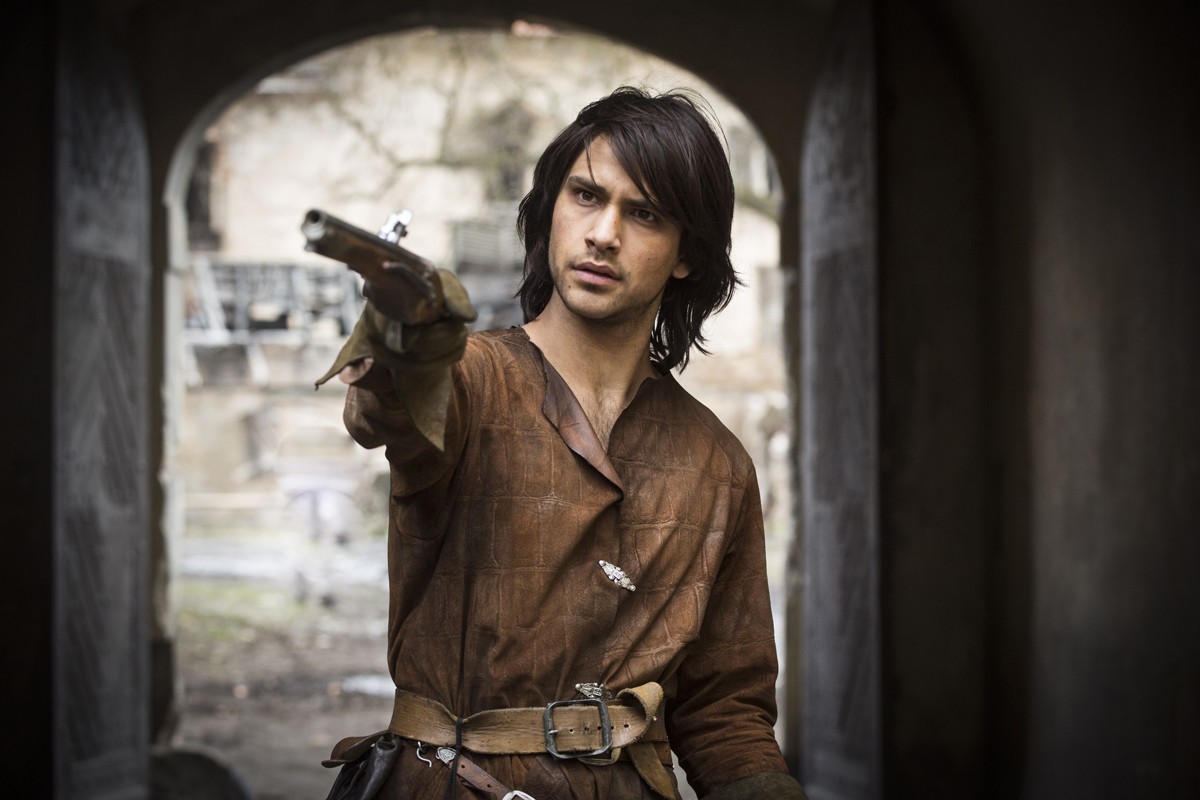 Luke Pasqualino viveu D'Artagnan na série "Os mosqueteiros" (2014-2016) — Foto: Reprodução