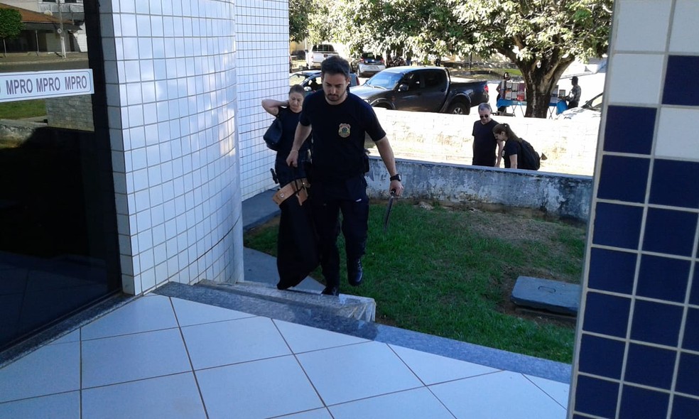 Foram cumpridos 13 mandados de busca e apreensão e 40 policiais federais participam da ação no estado (Foto: Rinaldo Moreira/ G1 )