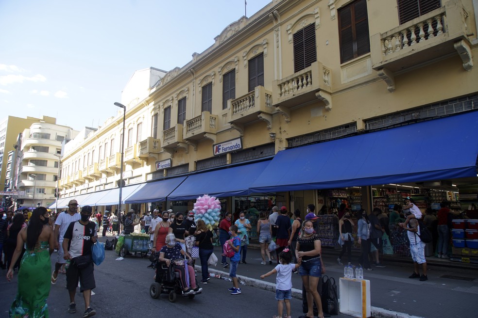 Movimentação de consumidores na região da Rua 25 de Março em setembro de 2020. — Foto: Cris Fraga/ Estadão Conteúdo