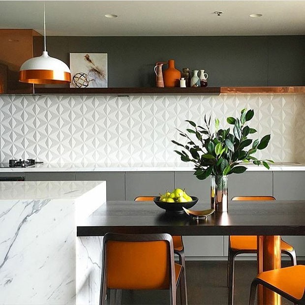 Décor do dia: cozinha cinza, laranja e cobre (Foto: Alexandra Kidd Design)