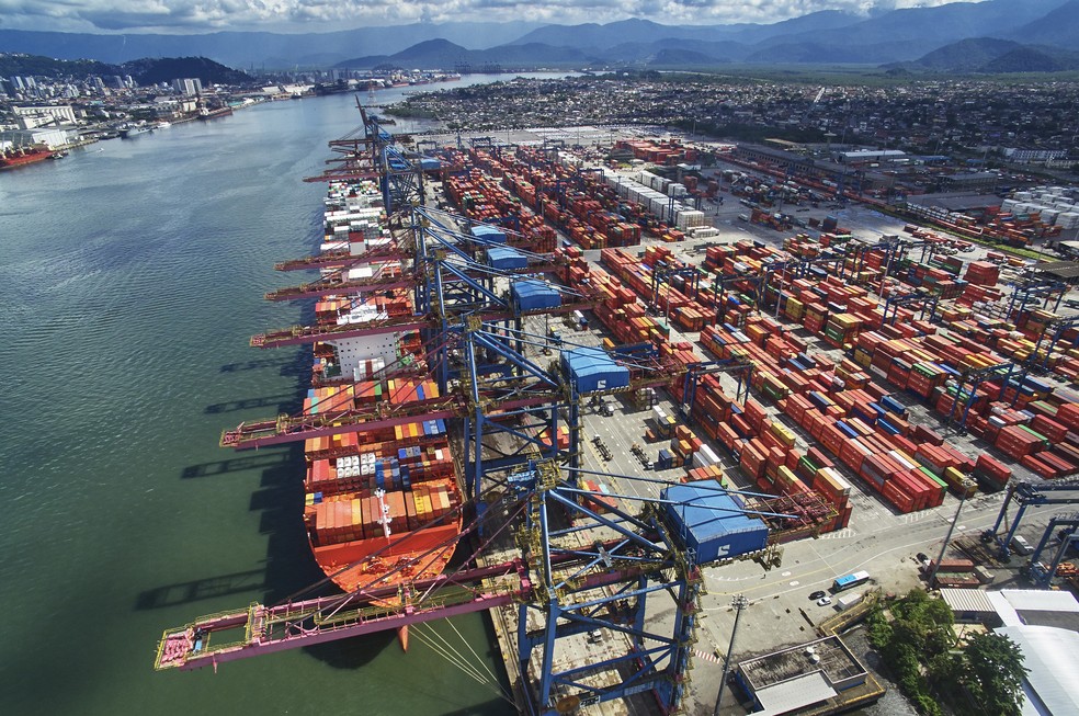 Porto de Santos é maior porta de entrada e saída do comércio exterior brasileiro — Foto: Divulgação/Santos