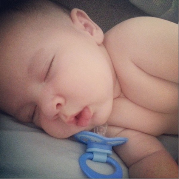 Pietro, 2 meses, no maior sono nesta tarde (Foto: Reprodução/Instagram)
