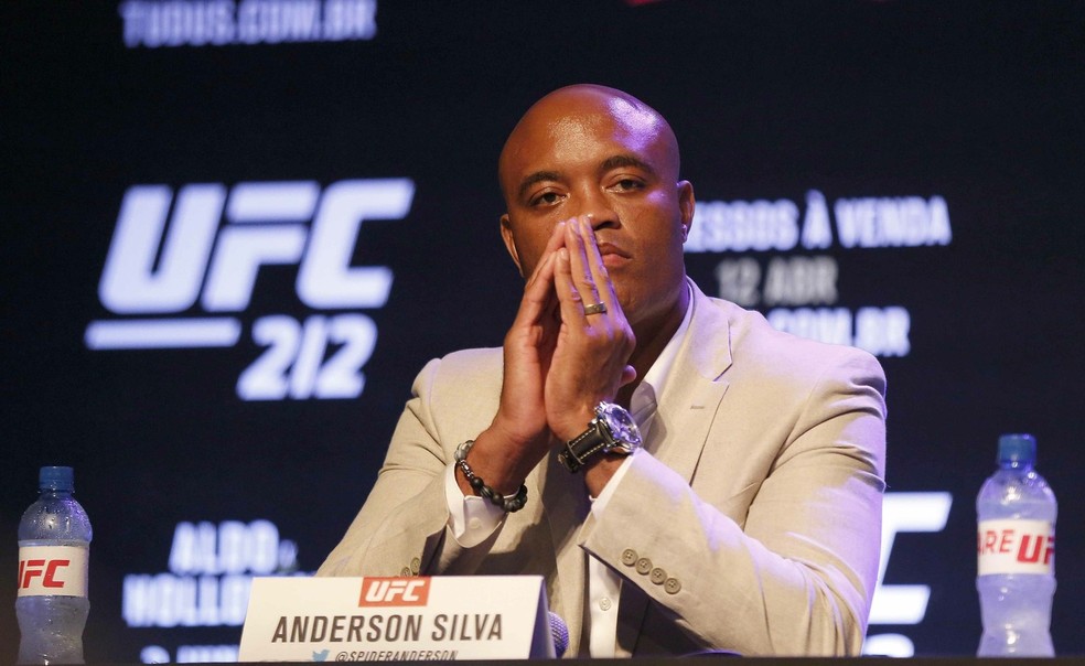 Anderson Silva se lamenta: segundo caso de doping pode abreviar sua carreira (Foto: Getty Images)