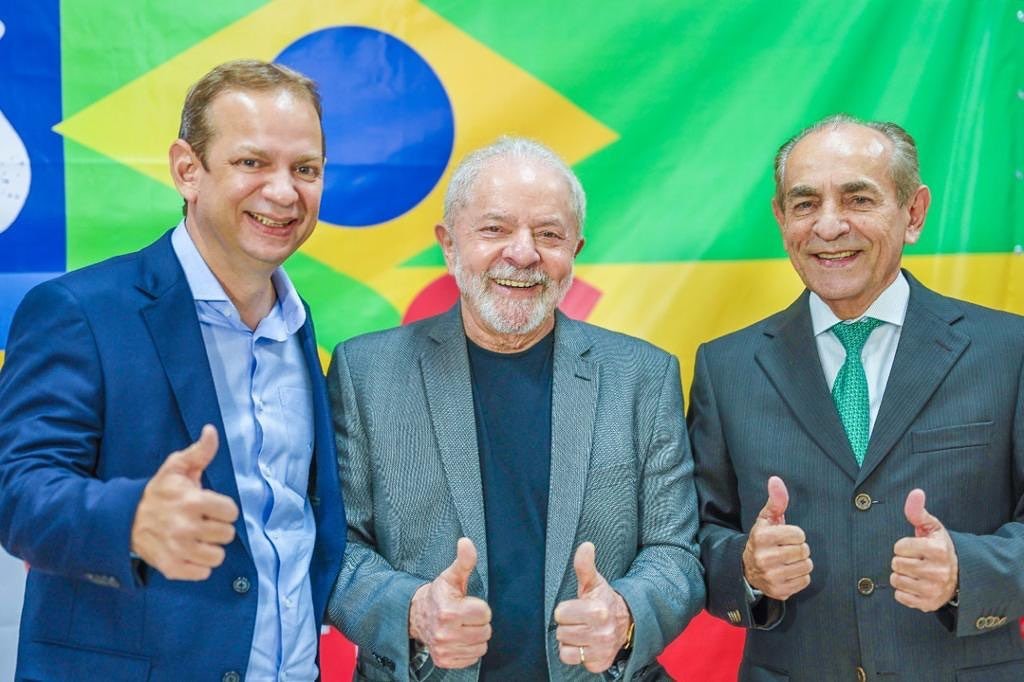 Em julho, dias antes de o MDB oficializar Tebet como candidata do partido, Marcelo Castro postava registro com Lula — Foto: Reprodução