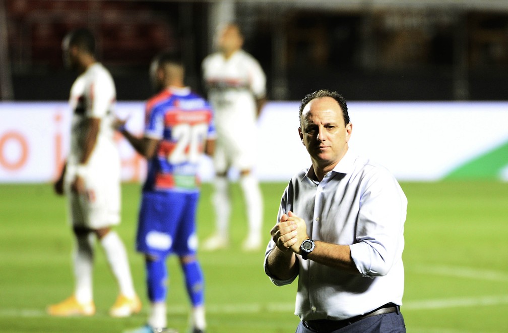 Rogério Ceni durante São Paulo x Fortaleza no Morumbi — Foto: Marcos Ribolli