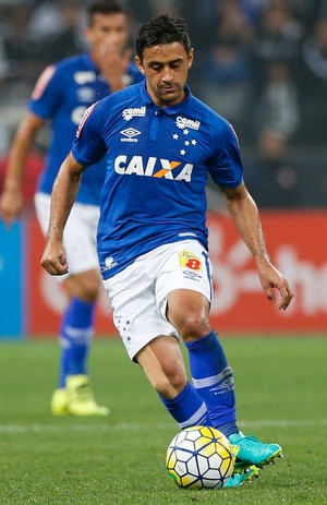 Após apagão, Robinho comemora gol em São Paulo: Dos males, o menor